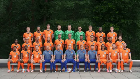 哈兰德两球逆转布伦特福德，曼城获胜