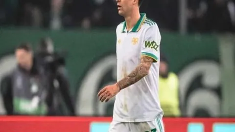 吴前斩获15分7助攻6篮板，余嘉豪两记三分，浙江3-2逆袭上海晋级四强